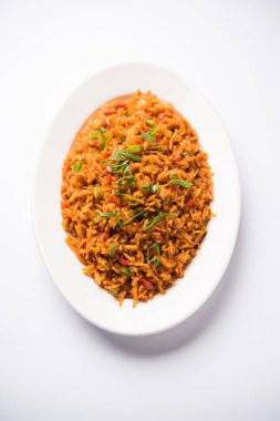 Schezwan Fried Rice Masala, bir tabak veya kase çubuklarla servis popüler bir Hint-Çin besindir. seçici odak