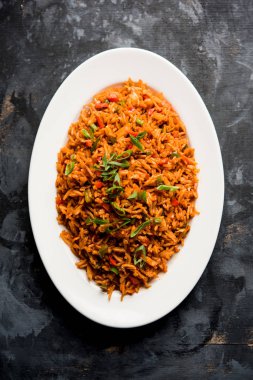 Schezwan Fried Rice Masala, bir tabak veya kase çubuklarla servis popüler bir Hint-Çin besindir. seçici odak