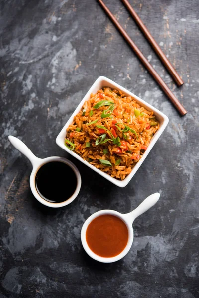 Schezwan Smažená Rýže Masala Populární Indo Čínské Jídlo Servírované Talíř — Stock fotografie