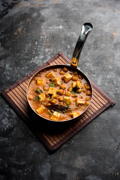 Chole Paneer Curry Made Using Boiled Chickpea Cottage Cheese Spices — Stock Photo, Image