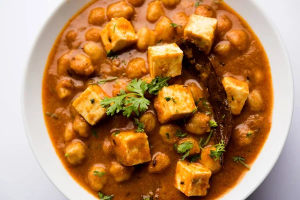 Chole Paneer Curry Wykorzystaniem Gotowane Ciecierzycy Serem Przyprawami Popularne North — Zdjęcie stockowe