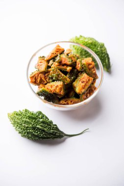 Karela Achar / acı kabak turşu, popüler Hint tarifi