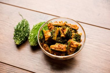 Karela Achar / acı kabak turşu, popüler Hint tarifi