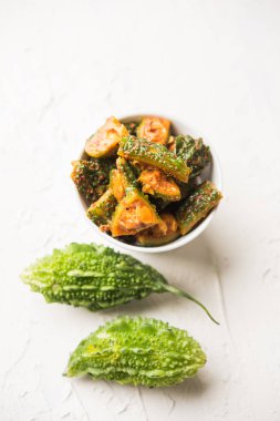 Karela Achar / acı kabak turşu, popüler Hint tarifi