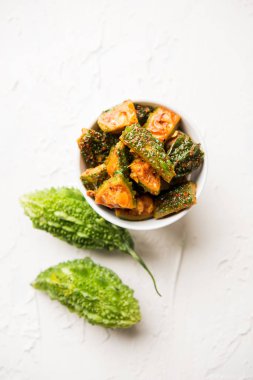 Karela Achar / acı kabak turşu, popüler Hint tarifi