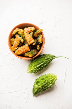 Karela Achar / acı kabak turşu, popüler Hint tarifi