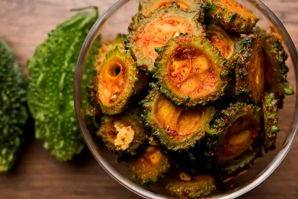 Karela Achar / acı kabak turşu, popüler Hint tarifi