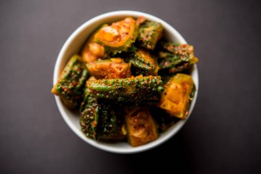 Karela Achar / acı kabak turşu, popüler Hint tarifi