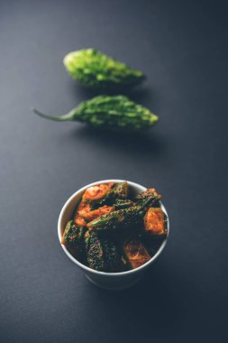 Karela Achar / acı kabak turşu, popüler Hint tarifi