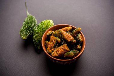 Karela Achar / acı kabak turşu, popüler Hint tarifi