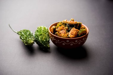 Karela Achar / acı kabak turşu, popüler Hint tarifi