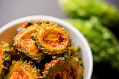 Karela Achar / acı kabak turşu, popüler Hint tarifi