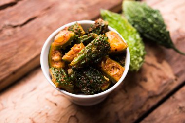 Karela Achar / acı kabak turşu, popüler Hint tarifi