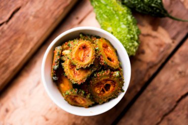 Karela Achar / acı kabak turşu, popüler Hint tarifi