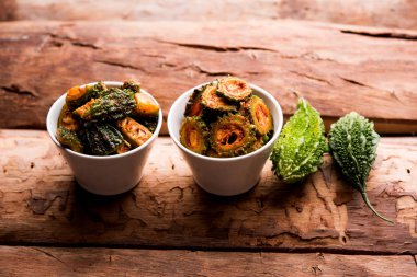 Karela Achar / acı kabak turşu, popüler Hint tarifi