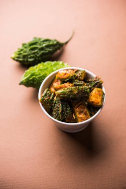 Karela Achar / acı kabak turşu, popüler Hint tarifi