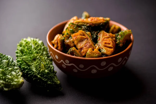 Karela Achar / acı kabak turşu, popüler Hint tarifi