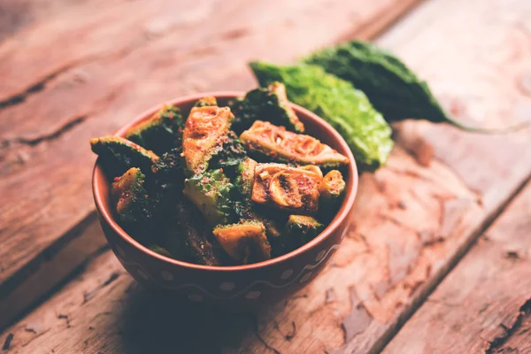 Karela Achar / acı kabak turşu, popüler Hint tarifi