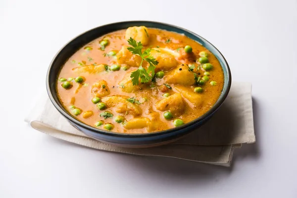 Indian Aloo Mutter Curry Potato Peas Immersed Onion Tomato Gravy — Stock Photo, Image