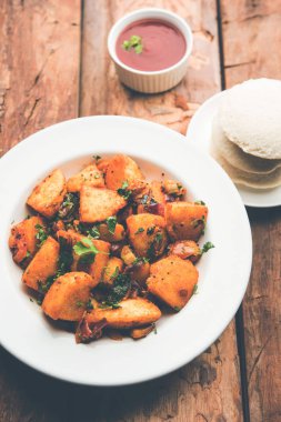 Masala Idlies - Domates ketçap ile artık ile tembel tembel kullanılarak yapılan Hindistan aperatif servis Güney kızarmış. seçici odak