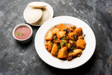 Masala Idlies - Domates ketçap ile artık ile tembel tembel kullanılarak yapılan Hindistan aperatif servis Güney kızarmış. seçici odak