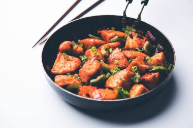 Schezwan Idli veya Mançurya tembel tembel, lezzetli Hint-Çin yemek tarifi. seçici odak