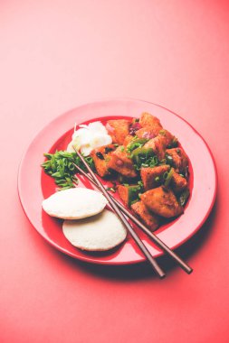 Schezwan Idli veya Mançurya tembel tembel, lezzetli Hint-Çin yemek tarifi. seçici odak