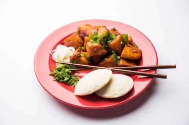 Schezwan Idli veya Mançurya tembel tembel, lezzetli Hint-Çin yemek tarifi. seçici odak