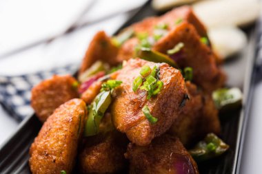 Schezwan Idli veya Mançurya tembel tembel, lezzetli Hint-Çin yemek tarifi. seçici odak