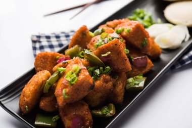 Schezwan Idli veya Mançurya tembel tembel, lezzetli Hint-Çin yemek tarifi. seçici odak