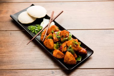 Schezwan Idli veya Mançurya tembel tembel, lezzetli Hint-Çin yemek tarifi. seçici odak