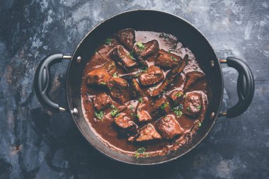 Koyun karaciğer fry veya Kaleji masala, Hindistan ve Pakistan popüler Sigara Vejetaryen yemek tarifi. Kuru veya bir kase, karahi veya plaka köri ile servis