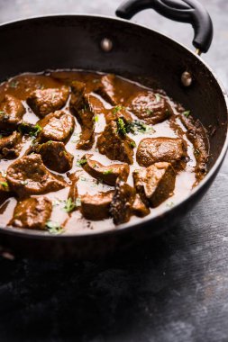 Koyun karaciğer fry veya Kaleji masala, Hindistan ve Pakistan popüler Sigara Vejetaryen yemek tarifi. Kuru veya bir kase, karahi veya plaka köri ile servis