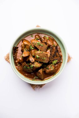 Koyun karaciğer fry veya Kaleji masala, Hindistan ve Pakistan popüler Sigara Vejetaryen yemek tarifi. Kuru veya bir kase, karahi veya plaka köri ile servis