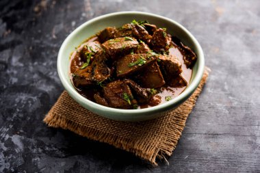 Koyun karaciğer fry veya Kaleji masala, Hindistan ve Pakistan popüler Sigara Vejetaryen yemek tarifi. Kuru veya bir kase, karahi veya plaka köri ile servis
