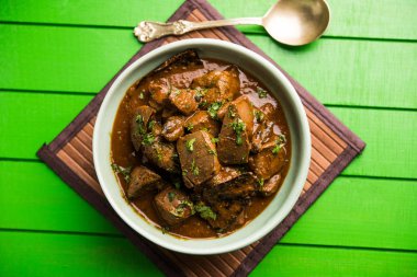 Koyun karaciğer fry veya Kaleji masala, Hindistan ve Pakistan popüler Sigara Vejetaryen yemek tarifi. Kuru veya bir kase, karahi veya plaka köri ile servis