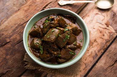 Koyun karaciğer fry veya Kaleji masala, Hindistan ve Pakistan popüler Sigara Vejetaryen yemek tarifi. Kuru veya bir kase, karahi veya plaka köri ile servis