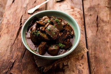 Koyun karaciğer fry veya Kaleji masala, Hindistan ve Pakistan popüler Sigara Vejetaryen yemek tarifi. Kuru veya bir kase, karahi veya plaka köri ile servis