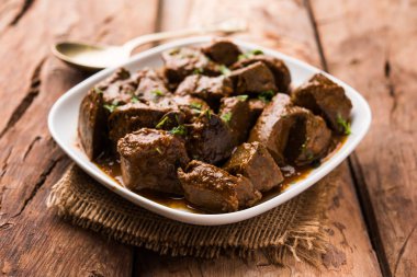 Koyun karaciğer fry veya Kaleji masala, Hindistan ve Pakistan popüler Sigara Vejetaryen yemek tarifi. Kuru veya bir kase, karahi veya plaka köri ile servis