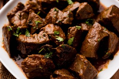 Koyun karaciğer fry veya Kaleji masala, Hindistan ve Pakistan popüler Sigara Vejetaryen yemek tarifi. Kuru veya bir kase, karahi veya plaka köri ile servis