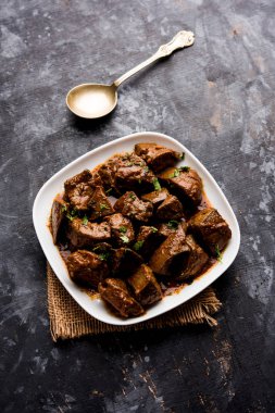 Koyun karaciğer fry veya Kaleji masala, Hindistan ve Pakistan popüler Sigara Vejetaryen yemek tarifi. Kuru veya bir kase, karahi veya plaka köri ile servis