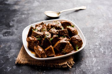 Koyun karaciğer fry veya Kaleji masala, Hindistan ve Pakistan popüler Sigara Vejetaryen yemek tarifi. Kuru veya bir kase, karahi veya plaka köri ile servis