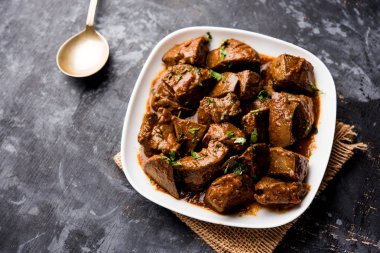 Koyun karaciğer fry veya Kaleji masala, Hindistan ve Pakistan popüler Sigara Vejetaryen yemek tarifi. Kuru veya bir kase, karahi veya plaka köri ile servis