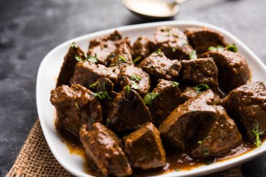 Koyun karaciğer fry veya Kaleji masala, Hindistan ve Pakistan popüler Sigara Vejetaryen yemek tarifi. Kuru veya bir kase, karahi veya plaka köri ile servis