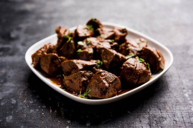 Koyun karaciğer fry veya Kaleji masala, Hindistan ve Pakistan popüler Sigara Vejetaryen yemek tarifi. Kuru veya bir kase, karahi veya plaka köri ile servis