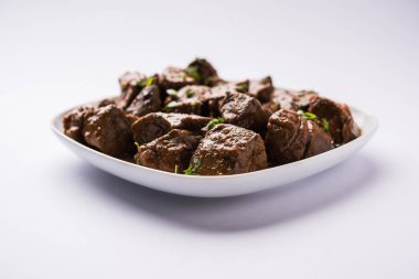 Koyun karaciğer fry veya Kaleji masala, Hindistan ve Pakistan popüler Sigara Vejetaryen yemek tarifi. Kuru veya bir kase, karahi veya plaka köri ile servis