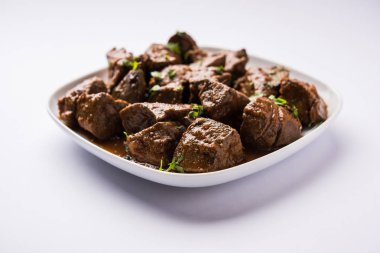 Koyun karaciğer fry veya Kaleji masala, Hindistan ve Pakistan popüler Sigara Vejetaryen yemek tarifi. Kuru veya bir kase, karahi veya plaka köri ile servis