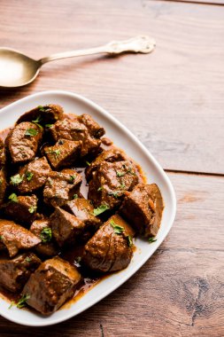 Koyun karaciğer fry veya Kaleji masala, Hindistan ve Pakistan popüler Sigara Vejetaryen yemek tarifi. Kuru veya bir kase, karahi veya plaka köri ile servis