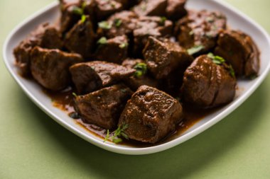 Koyun karaciğer fry veya Kaleji masala, Hindistan ve Pakistan popüler Sigara Vejetaryen yemek tarifi. Kuru veya bir kase, karahi veya plaka köri ile servis
