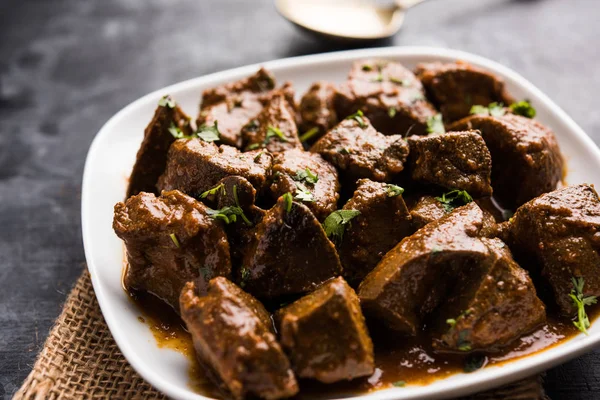 Koyun karaciğer fry veya Kaleji masala, Hindistan ve Pakistan popüler Sigara Vejetaryen yemek tarifi. Kuru veya bir kase, karahi veya plaka köri ile servis